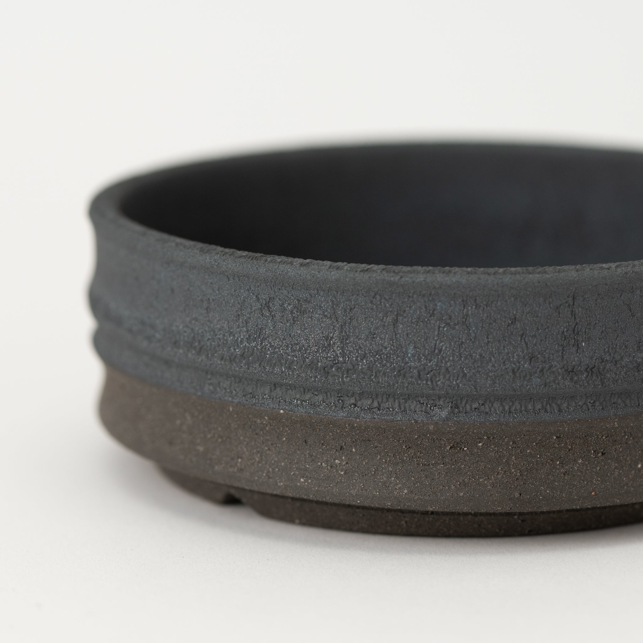 Naginowa Ibushi black Circle Shallow BANKO Ware Japanese Bonsai Pot 4.2in.