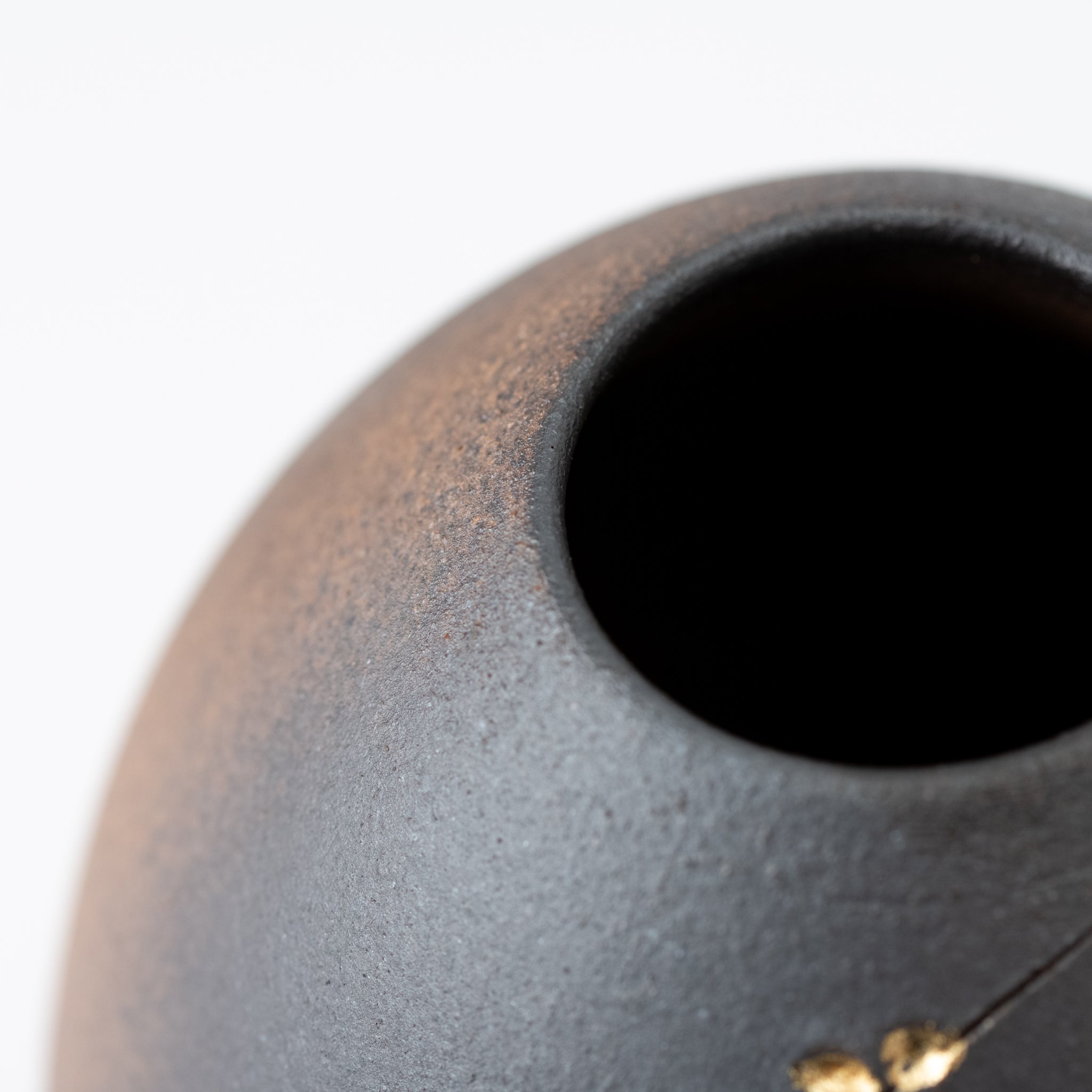 Naginowa Shigaraki Ware Natsume Kamon Flower Vase 5.1 in.