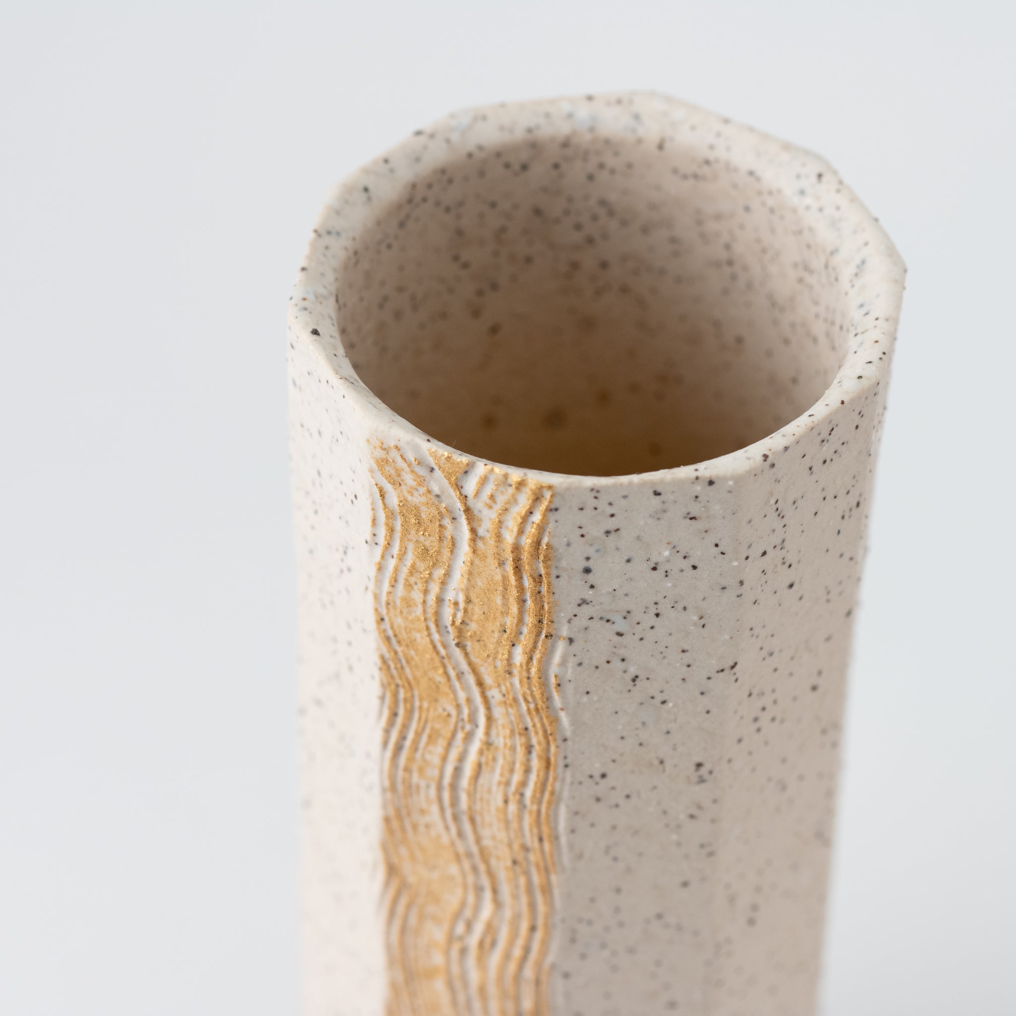 Naginowa Shigaraki Ware Ripples White Small Flower Vase 4.7 in.