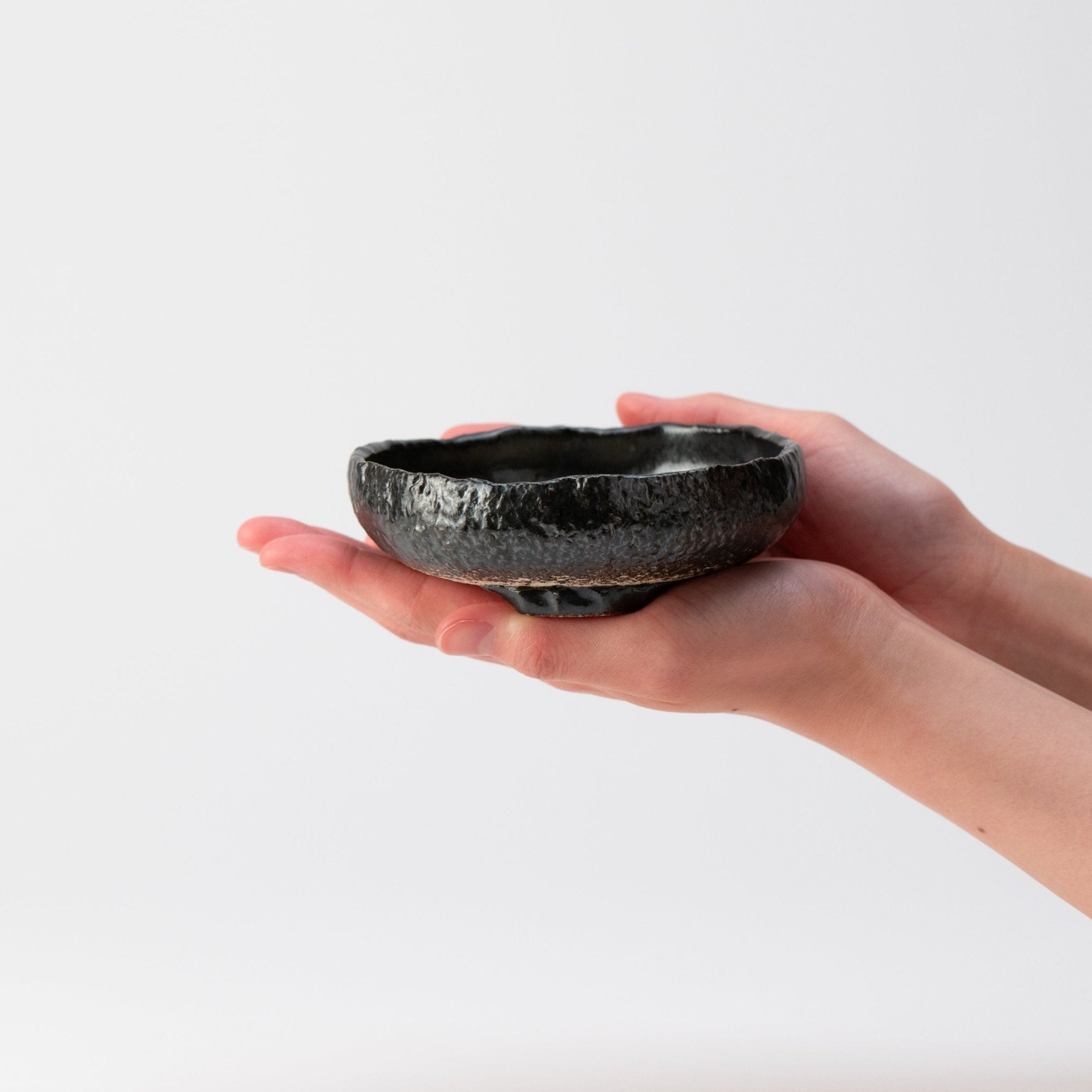 Naginowa Black sround shape BANKO Ware Japanese Bonsai Pot 4.7in.