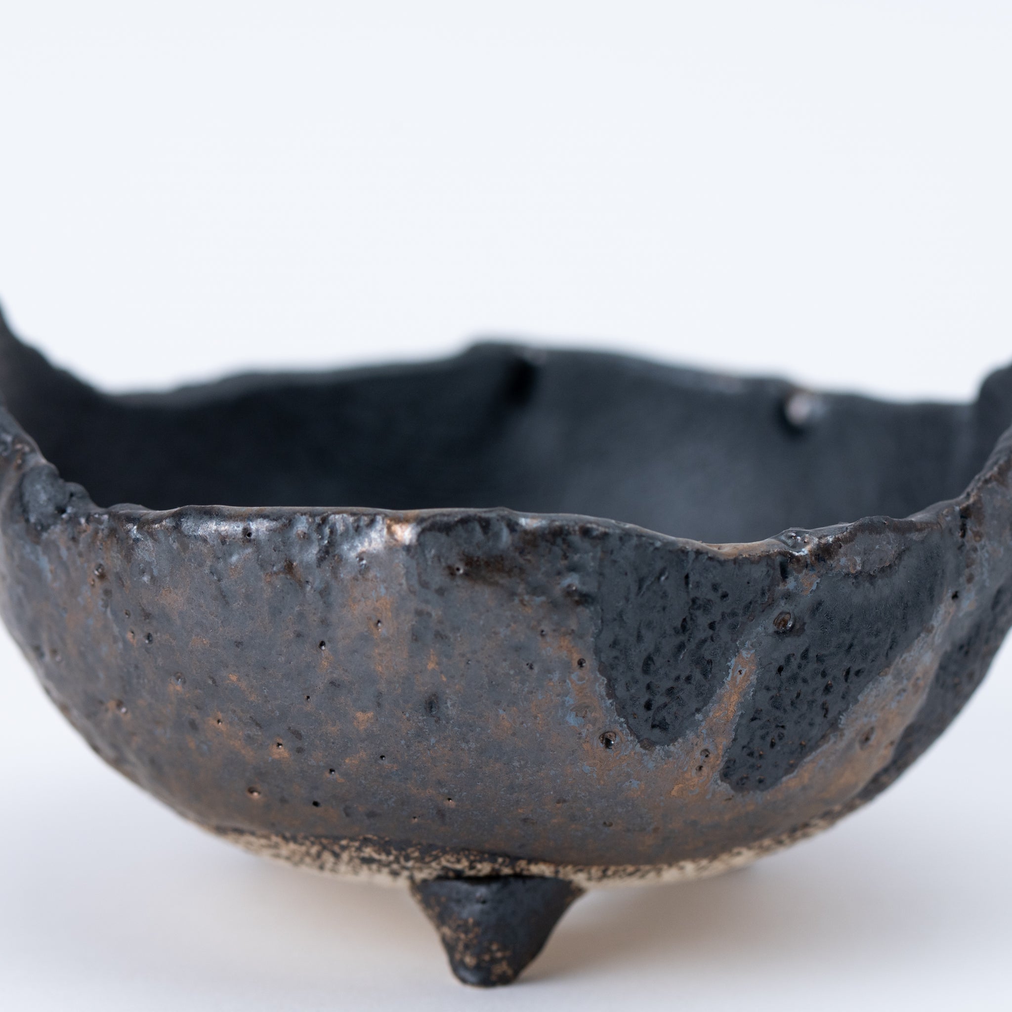 NAGINOWA Black Gold Two Horns BANKO Ware Japanese Bonsai Pot 4.78 in.