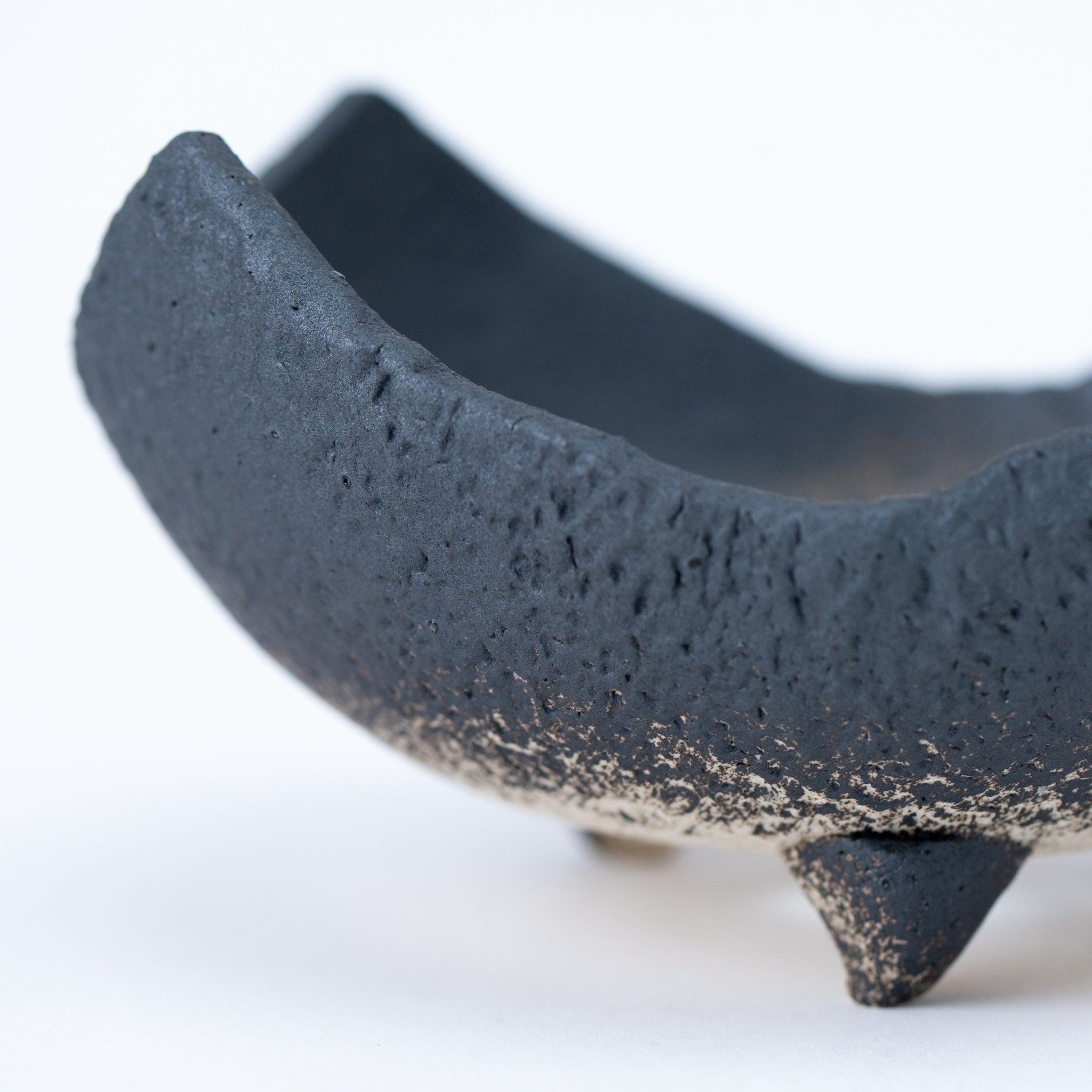 NAGINOWA Black Crown BANKO Ware Japanese Bonsai Pot 4.1 in.