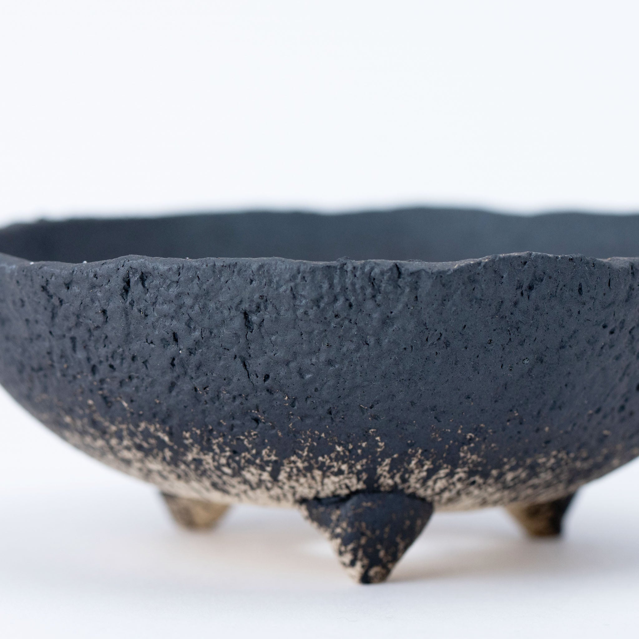 NAGINOWA Black Simple Circle BANKO Ware Japanese Bonsai Pot 4.7 in.