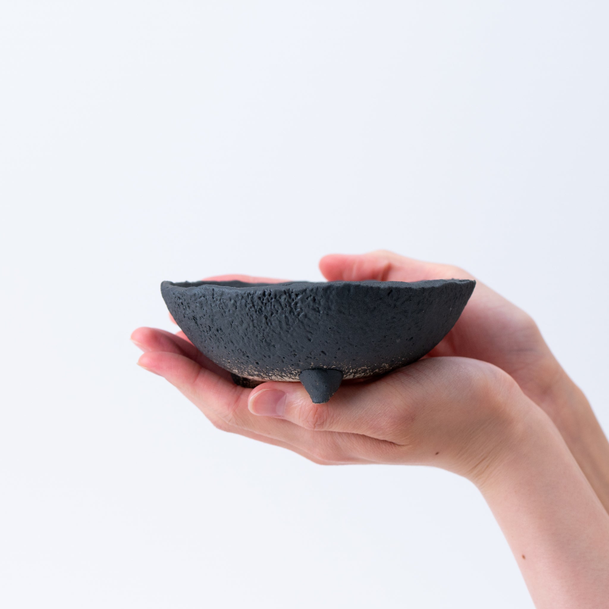 NAGINOWA Black Simple Circle BANKO Ware Japanese Bonsai Pot 4.7 in.