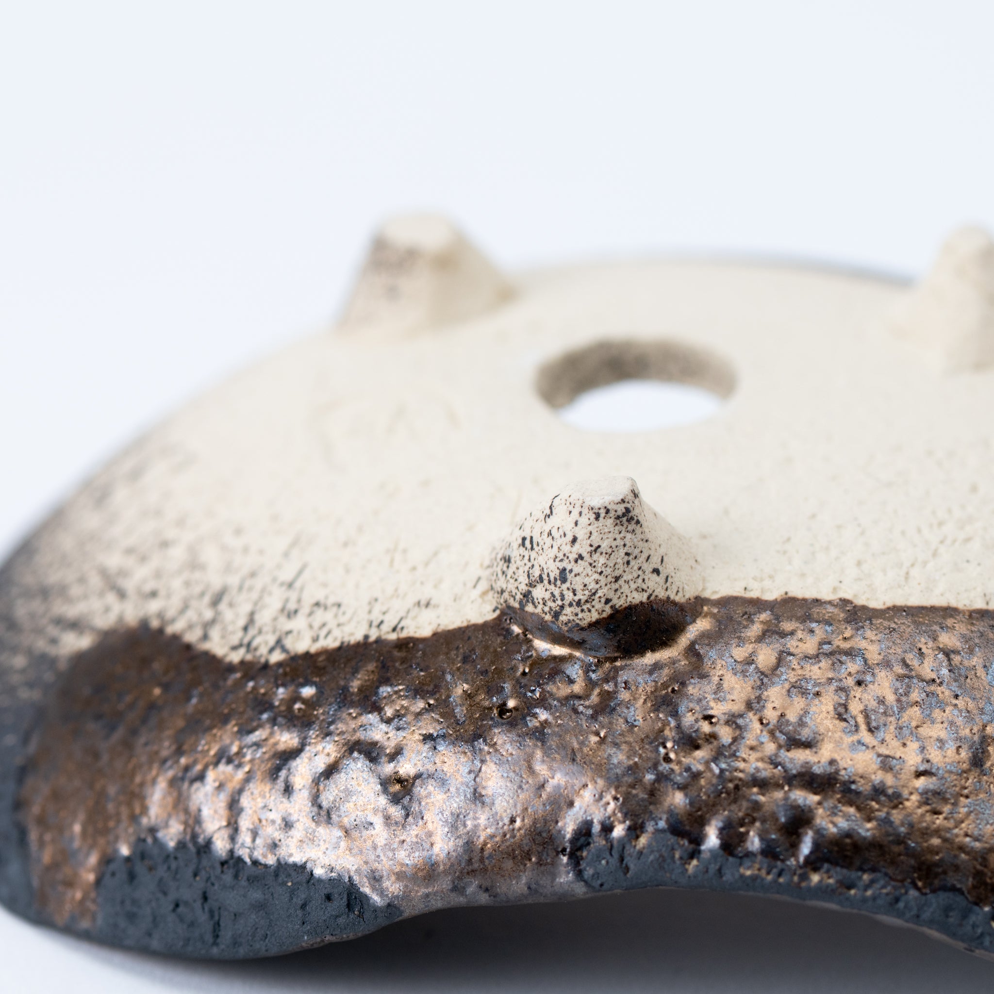 NAGINOWA Black Gold Leaves Shape BANKO Ware Japanese Bonsai Pot 5.3 in.