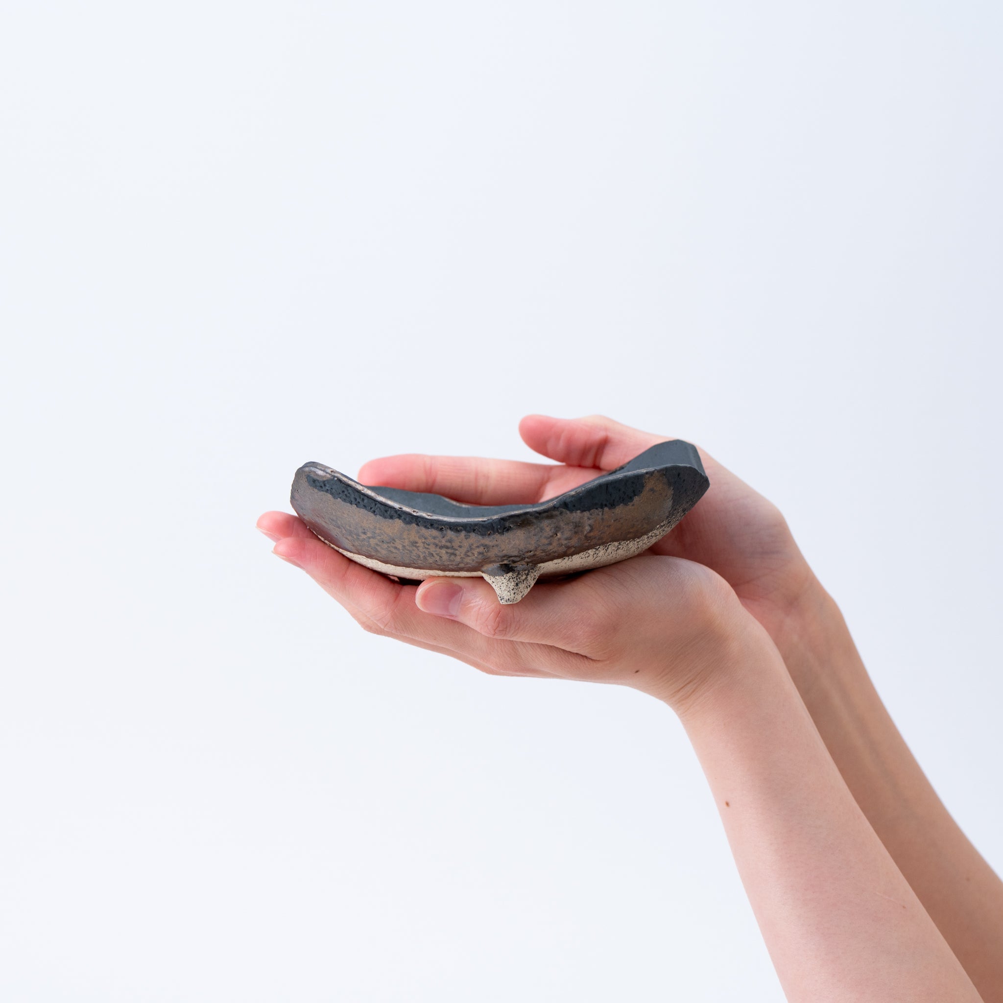 NAGINOWA Black Gold Leaves Shape BANKO Ware Japanese Bonsai Pot 5.3 in.